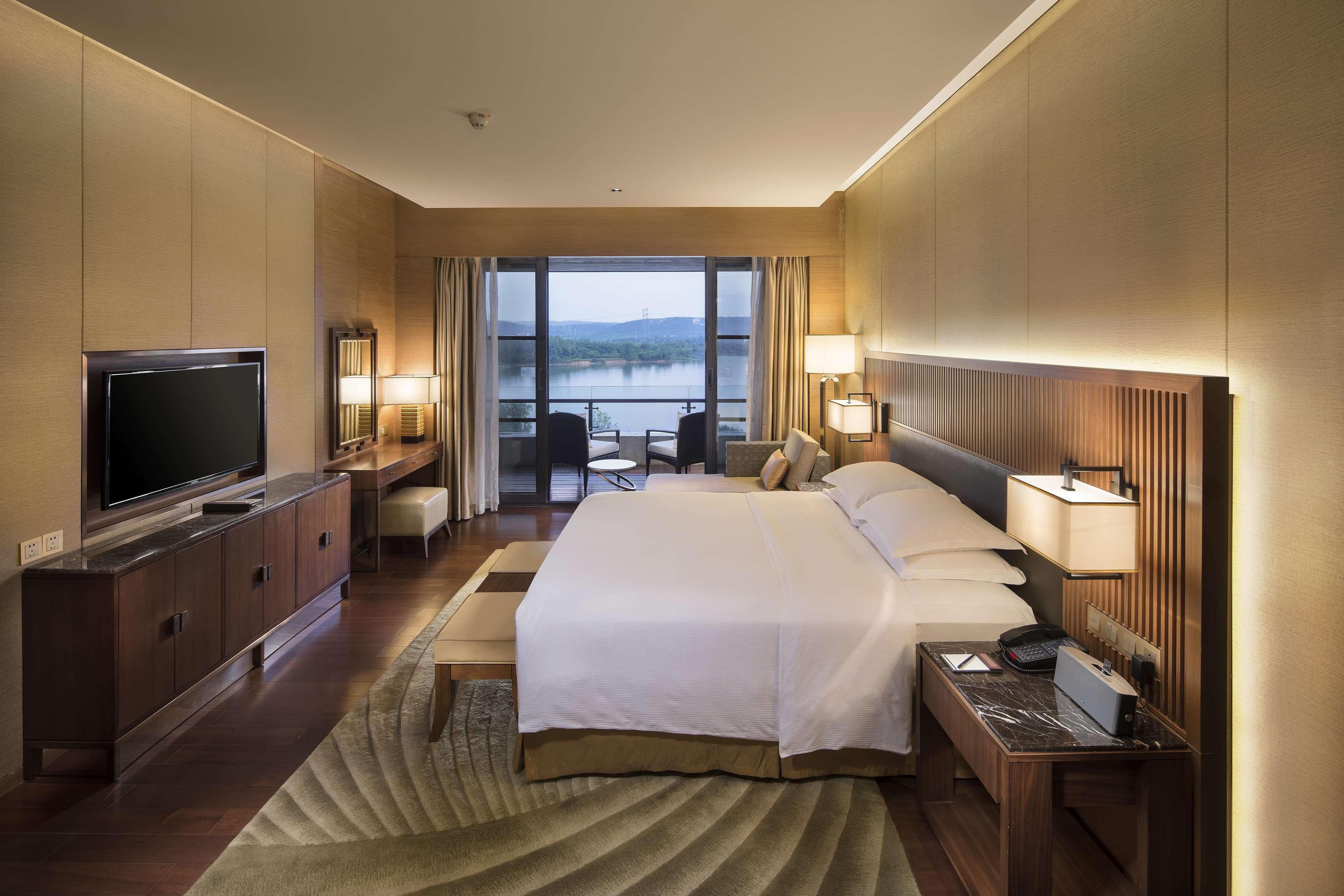 Hilton Wuhan Optics Valley מראה חיצוני תמונה