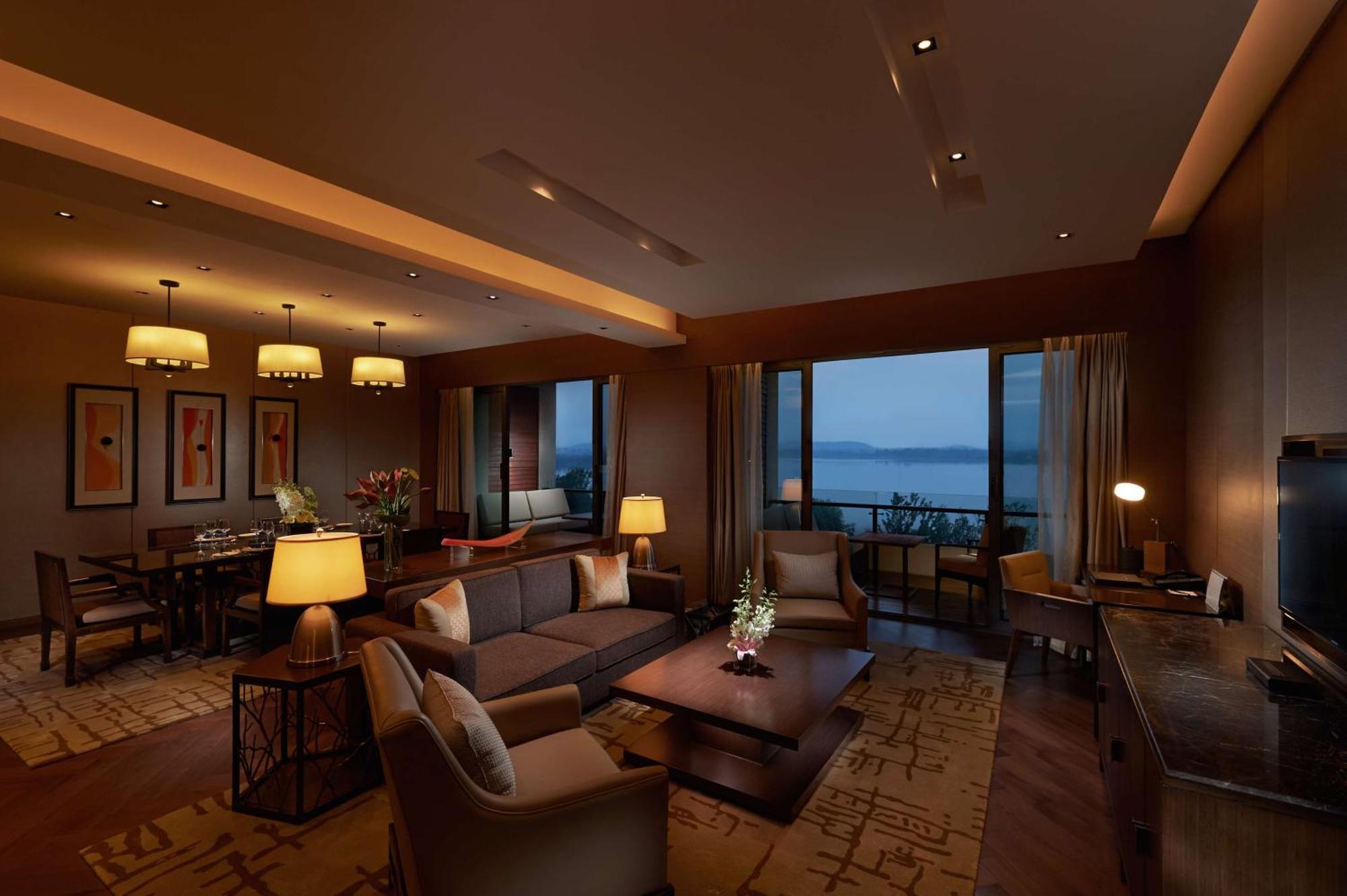 Hilton Wuhan Optics Valley מראה חיצוני תמונה